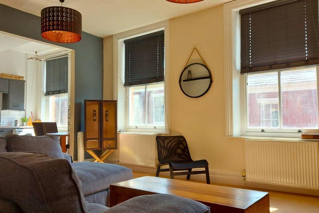 Large Studio Room In City Centre Престон Экстерьер фото